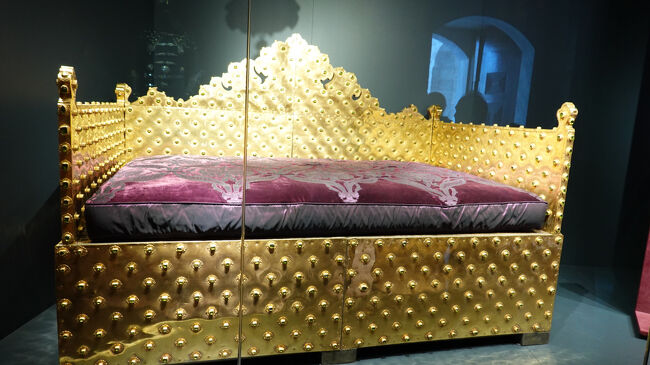 金箔の王座(かな？！)<br />