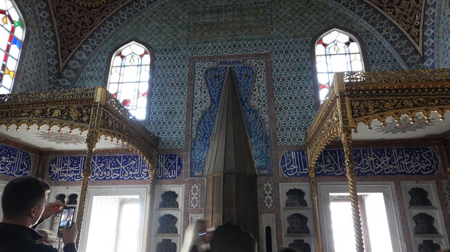 何とも綺麗な装飾…<br /><br />側室たちのハーレムが覗けました…<br />