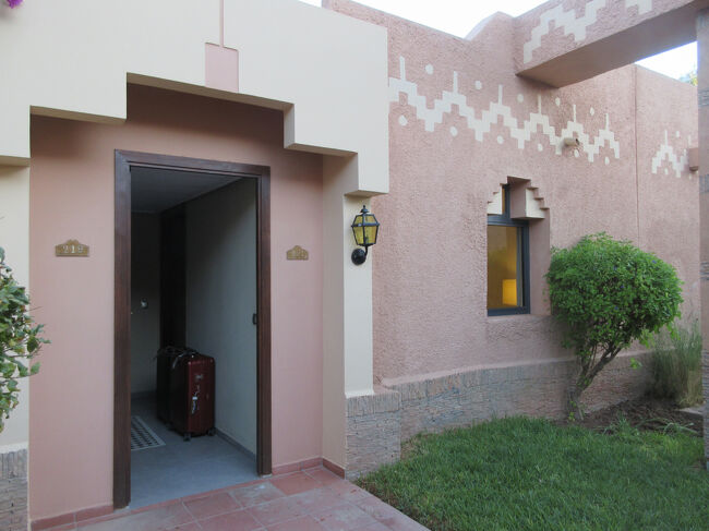 スーツケース出してます。