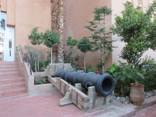 ホテル内。映画の撮影で実際に使用したセットが置かれています。