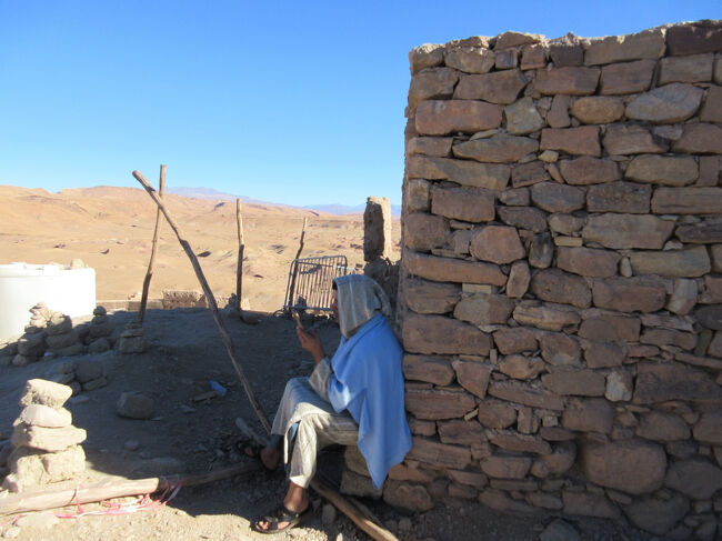 ベルベルさんここで、スマホを見ています。現代ですね。