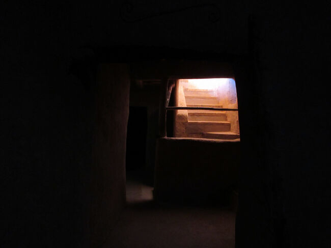 アイトベン・ハッドゥー内の民間の方のお宅訪問中。