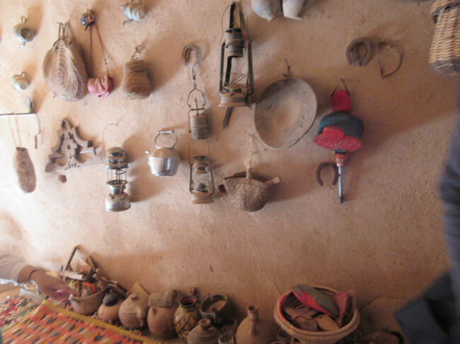 アイトベン・ハッドゥー内の民間の方のお宅訪問中。