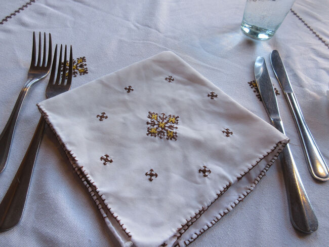 どこのレストランもかわいらしい、ナプキンが置かれています。