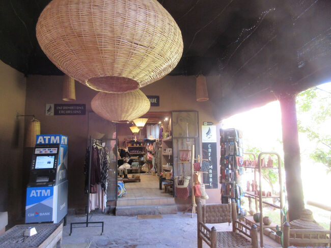 ホテルの売店。