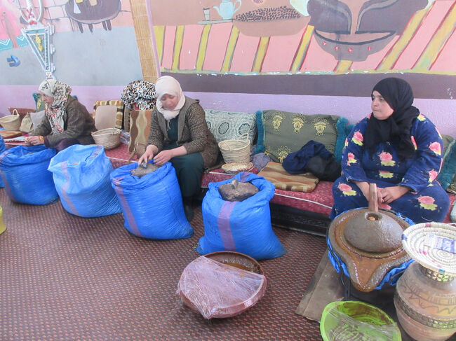 女性たちの働く場を設けて、社会進出を促すためにも作られたそうです。