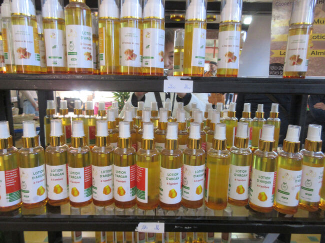 併設のショップで売られています。