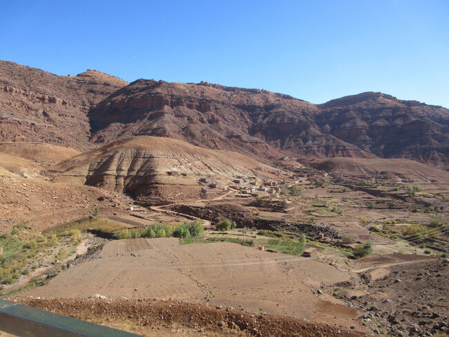 この建物の屋上テラスに上がっています。