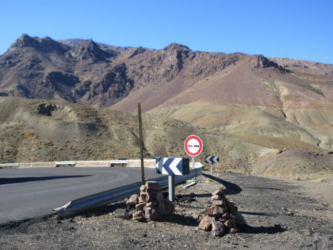 ここから峠をくだっていきます。