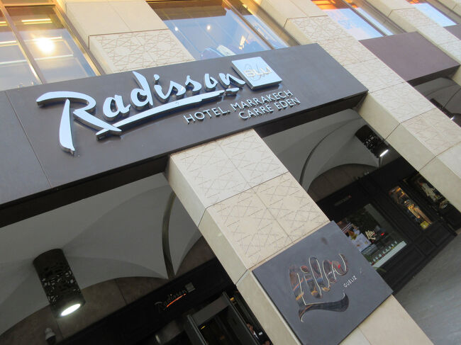 ホテルの玄関。