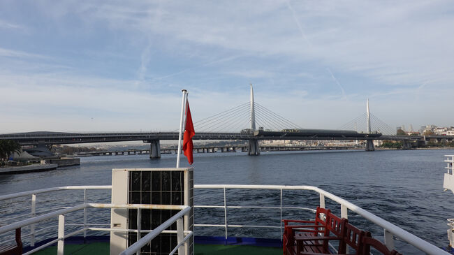 バザールでのお買い物の後は、<br />ボスポラス海峡チャータークルーズです<br />