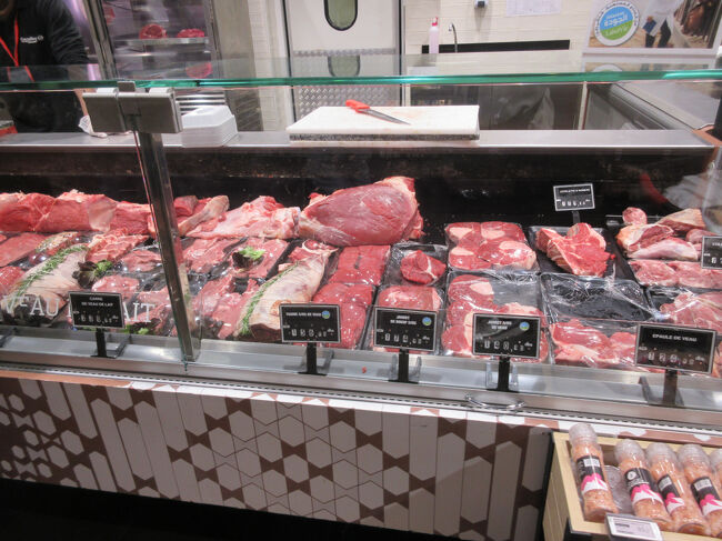 カルフール。ここで、またちょこっとお土産を買いました。