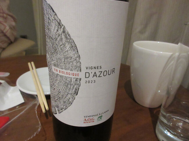 そして、久しぶりに余裕があったのでさっき買った赤ワインで部屋飲みしました。