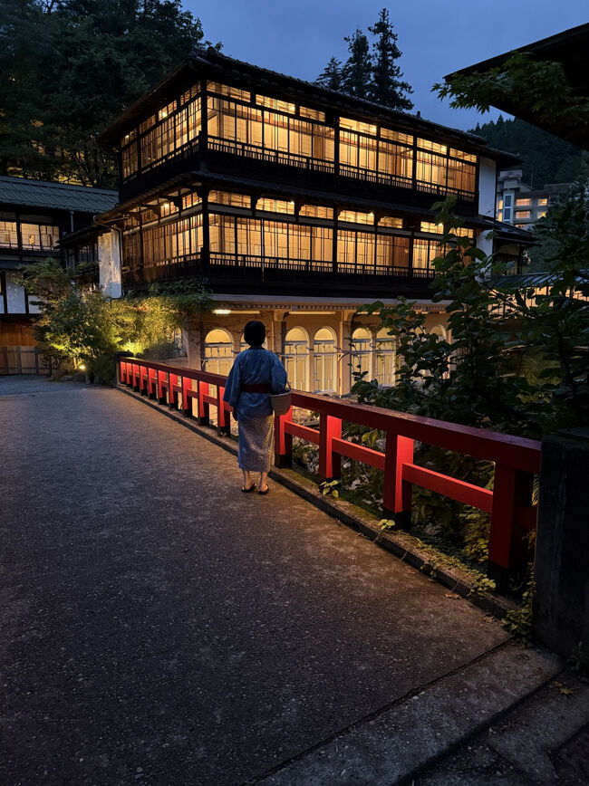 日が暮れて風情のある旅館を撮りました。