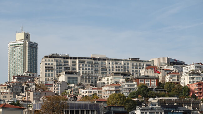 私たちが宿泊しているホテルも確認できました、<br />渡り廊下が見える…<br />(CVK PARK BOSPHORUS Hotel Istanbul)<br />