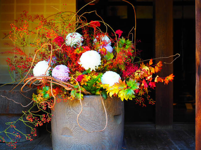 御母衣ダム建設の水没地域にあったため、1960年（昭和35年）に三溪園に移築されたらしい。