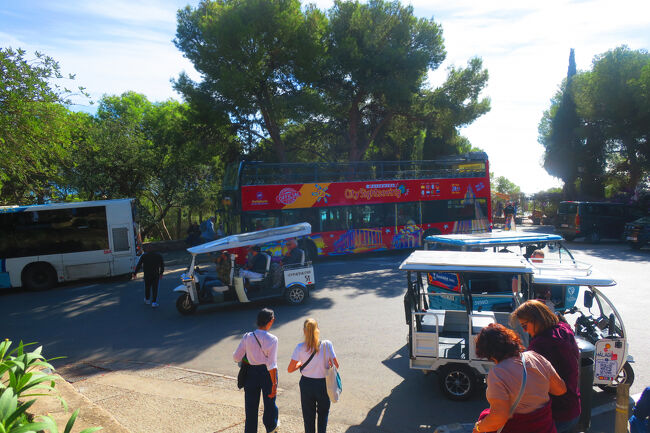 「ヒブラルファロ城」も所要時間は1時間ぐらいでした。「アルカサバ(マラガ砦)」も「ヒブラルファロ城」も、どちらも無料のトイレがありました。「ヒブラルファロ城」にはカフェもあります。<br /><br />「ヒブラルファロ城」にはHop-On Hop-Off Busも止まるようです。時間が無い方は、「アルカサバ(マラガ砦)」や「ヒブラルファロ城」の見学は省いて景色だけ見るでもいいと思います。<br />https://city-sightseeing.com/en/24/malaga/230/hop-on-hop-off-malaga