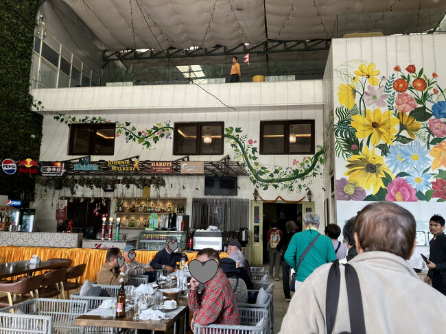 ランチはホテルエベレスト内のレストランオリエントで。