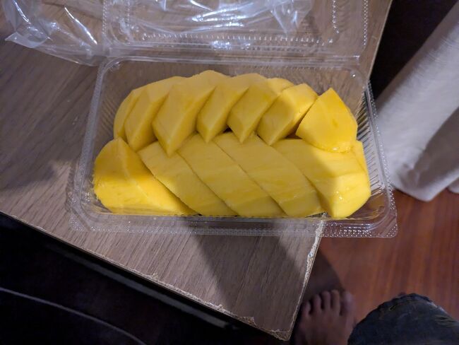 マンゴー購入して宿に戻ります<br />スクンビットソイ23界隈からほとんど出ていませんw