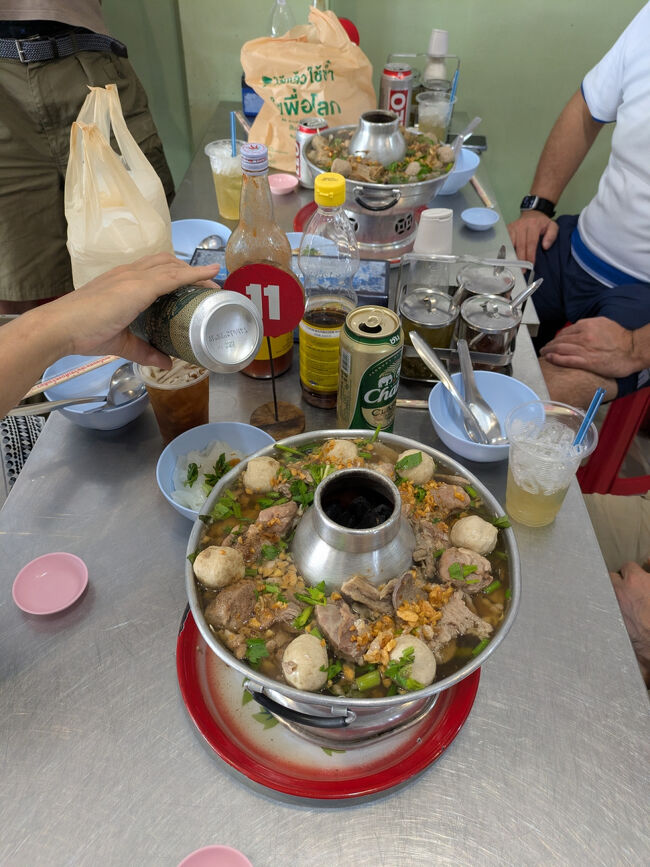 モーファイ(もつ鍋)食べます(670B)