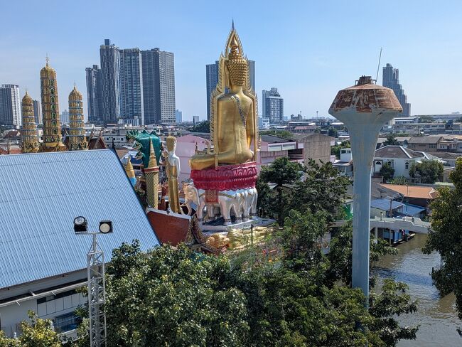 外に出てみるとワットクンチャンの後ろ姿が見えますw