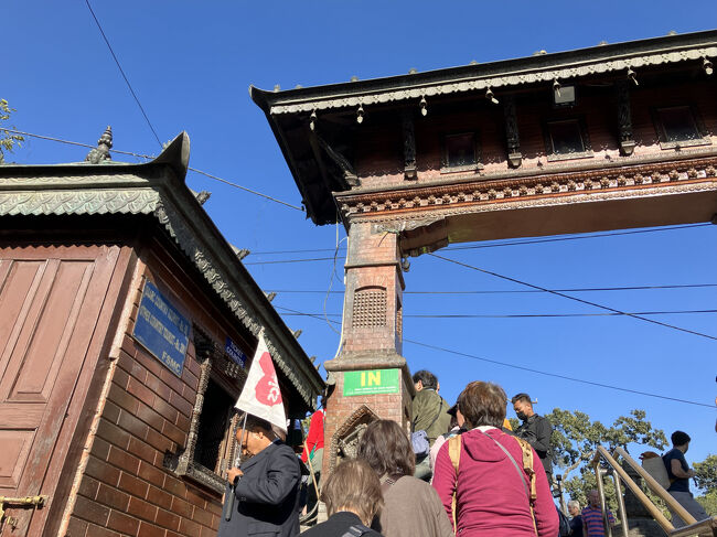 チケット売り場。<br />南ア諸国諸国は50ルピー、他は200ルピー。う～ん。