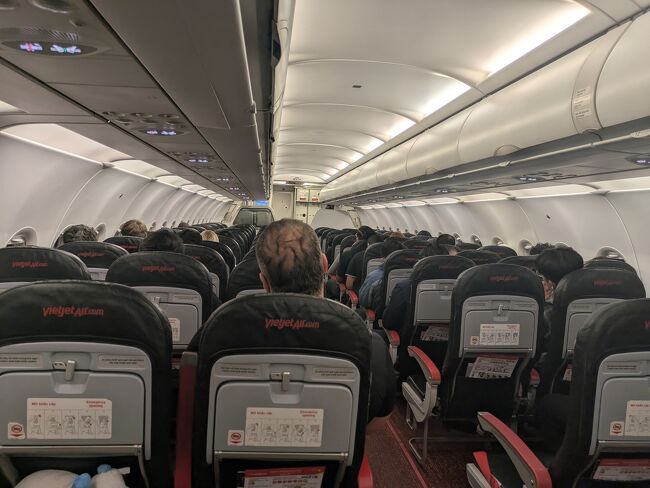 1600円ほどで購入したタイべトジェットでプーケットに移動し