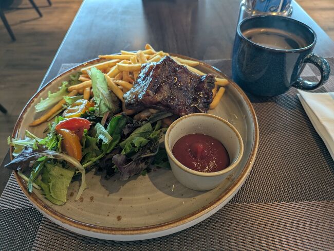 PPメニューは、フードとドリンクを一つづつチョイス<br />クォーターBBQリヴとロングコーヒー