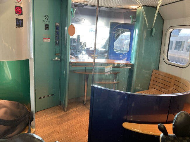 そしてそのさらに後ろには、前展望ができる「パノラマキャビン」がある。ここに座りたくて、グリーン車にしました(^^)/