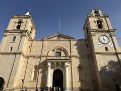 聖ヨハネ大聖堂には１時間半以上滞在していました。音声ガイド聞きつつ自分のペースで回るのをお勧めします。
