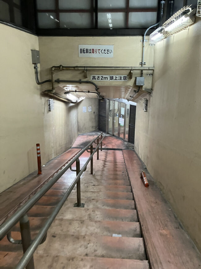 そしていよいよ地下通路突入