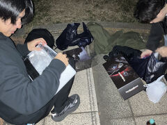 おもちゃをしまい、バスに乗って川崎方面に戻る
途中で降りて日の出おふろセンターで1時間ほど入り、またバスに乗り川崎駅方面へ戻った