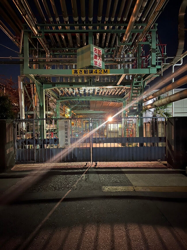 毎度お馴染みのここの写真<br />工場燃え系の写真集に載っていそうだ