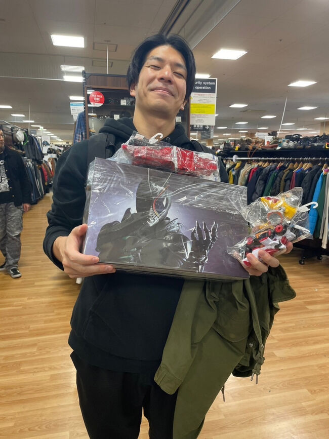 デカブックオフでは<br />友達が2.3万円くらいの変身ベルトを買った<br /><br />草むしり検定取った時のちいかわみたいな笑顔をしている