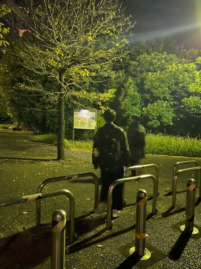 ちどり公園というほんとに明かりが一切なくて怖すぎる公園を抜けていく