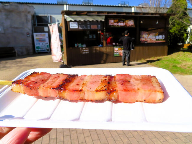 いただきま～す！<br /><br />もともとベーコンは大好物ですが、炭火で焼き立て、そして那須高原のお肉。<br />やっぱりめちゃくちゃおいしかったです。