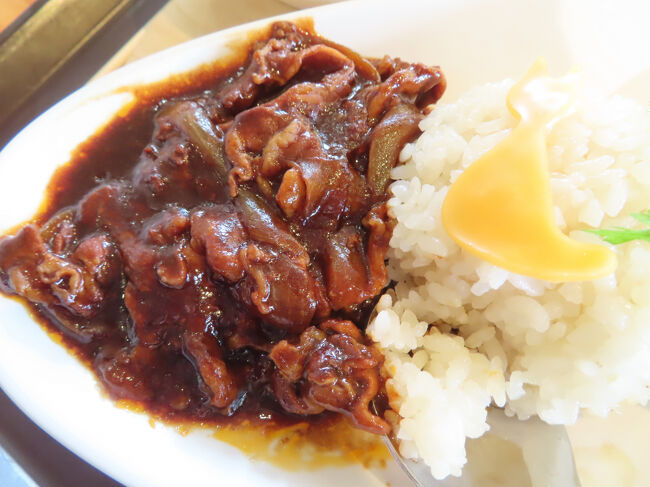 牛肉たっぷりのカレー<br /><br />これもとてもおいしいのです。<br />量も、カレーだけのメニューよりは少なめですが、ちょうど良し！