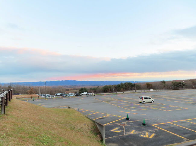第２駐車場の彼方に広がる日没直後