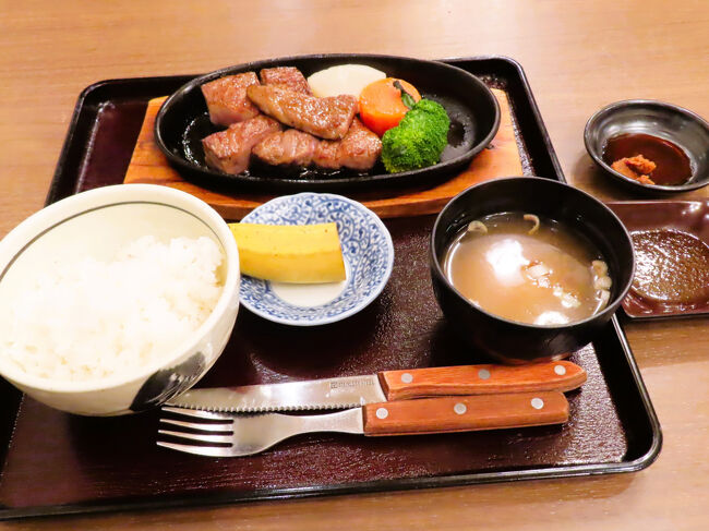 那須和牛おすすめサイコロステーキ！<br /><br />とてもおなかが空いていたけれど、お肉は150gにしました。<br />前に200gにした時、いくらおなかが空いていても、ちょっと多いと思ったからです。<br />