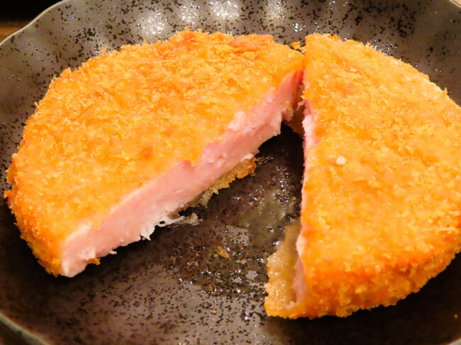 思ったより大きかったけど、おいしかった～！<br /><br />まあ、すごくお腹がすいていたからいいけれど、ハムカツ単品だけでも一食になりそうなボリュームでした。