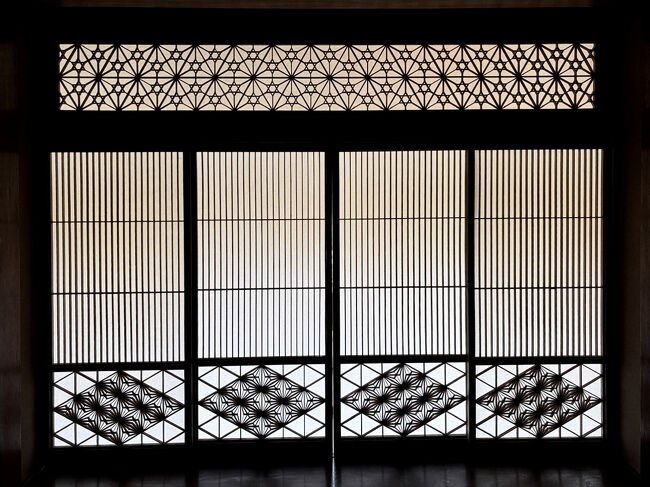 紫檀宴会場の洗練された付書院