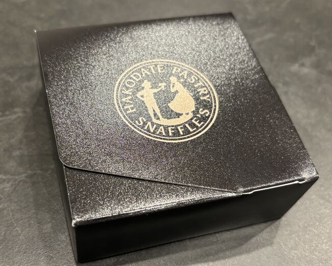 主人へのお土産は、スナッフルズさんのプティショコラ。