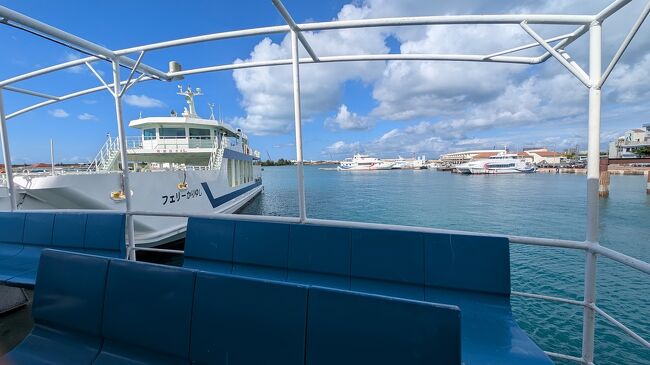 9時半前に出港！<br />大小様々なフェリー船を横目に、湾奥から進んでいきます