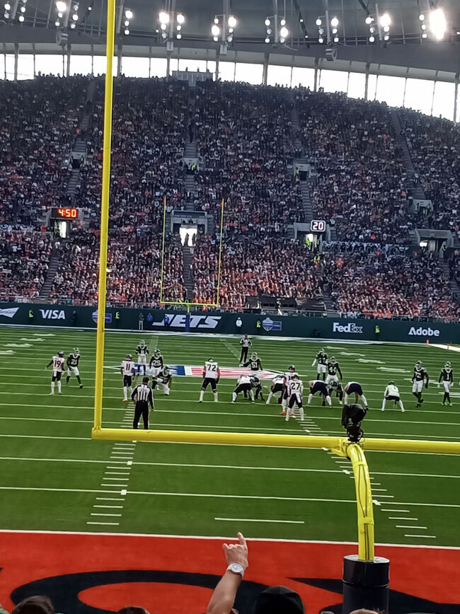 試合は後半戦もお互いに攻めあぐねて、両チームともにタッチダウンは取れず・・・。<br />どちらもディフェンスが頑張ったと言えばそのとおりかもしれませんが、もっとタッチダウンを取ってくれることを期待していただけにモヤモヤしながら終盤へ。