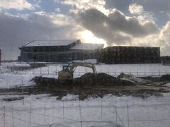 北広島から、札幌に向かう快速エアポートから、見たエスコンフィールドです。
再来年、すぐ近くに新駅ができます。