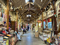 市場内。客引きがしつこいためさっさと退場。