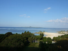 　白い砂浜のエメラルドビーチと、その先に浮かぶ伊江島。なんですか、ここはパラダイスですか。
　４月から１０月まで泳げるというのも魅力。台風の心配のない時期に、ぜひとも家族で遊びに来たい！