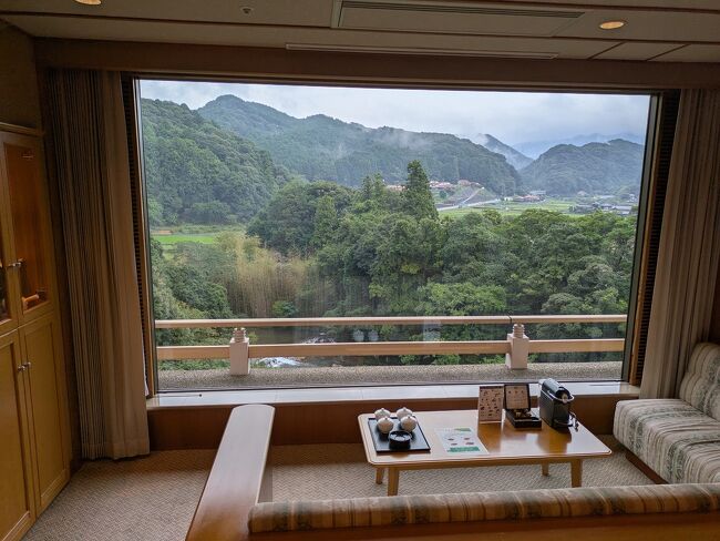 最上階7階の角部屋で窓も大きいので、景色も素晴らしい♪<br />実はこの宿、プーチンさんが泊まったこともある宿で、聞いてみると、同じ場所の5階にお泊りになったとのこと！