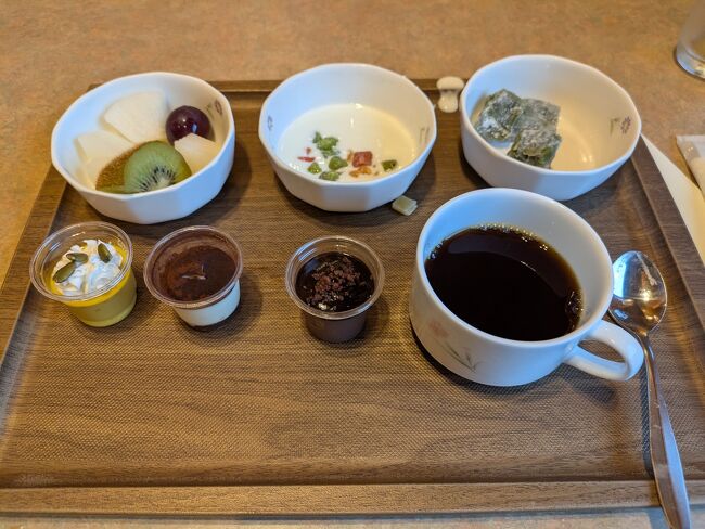 デザートも取りまくって、コーヒーで〆