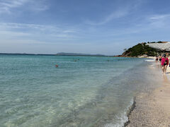 続いて「サマエビーチ」に来ました。
ここの方が水がきれい。